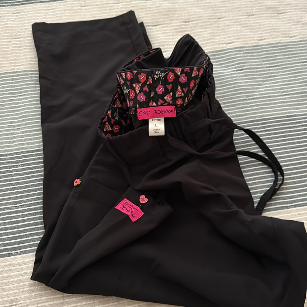 BETSEY JOHNSON Scrub pants brand new Size LP